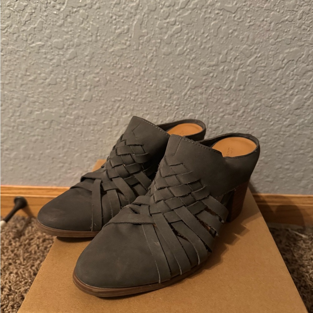 Universal Thread Gray Women's Mules